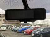 インテリジェントルームミラーは車両後方の状況を映像で映し出してくれます!後席に人が乗っていて見づらい時や荷物で後ろが見えない時も安心です!