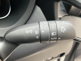 操作しやすいウインカーレバーは、スムーズな車線変更をサポート。直感的な操作で、安全運転をアシストします。
