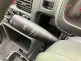 雨天時でもクリアな視界を確保できるワイパーレバー。操作も簡単で、安全な運転をサポートします。快適なドライブを応援します。