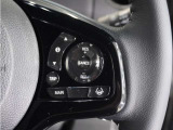 ◆アダプティブクルーズコントロール◆予め設定した車速内でクルマが自動的に加減速。前走車との適切な車間距離を維持しながら追従走行します。【LKAS】車線維持支援システムでステアリング操作を支援。