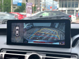 【パノラミックビューモニター】専用のカメラにより、上から見下ろしたような視点で360度クルマの周囲を確認することができます☆死角部分も確認しやすく、狭い場所での切り返しや駐車もスムーズに行えます。