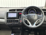 ドライバーの操作性・視認性に配慮した運転席。