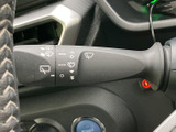 雨天時でもクリアな視界を確保できるワイパーレバー。運転状況に合わせて、最適な拭き取り設定が可能です。