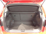 荷室は荷物を隠せるトノカバー付!充分な荷室の広さです!