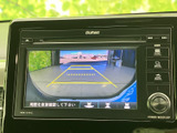 バックモニター付きで、狭い場所での駐車や後退時も安心です。安全な運転をサポートする頼もしい機能です。