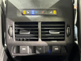 後席シートヒーター 3段階で暖かさの調節が可能です。暖房で車内全体が温まるより早くシートが温まるため冬場の運転も快適になります。
