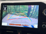 【バックカメラ】駐車時に後方がリアルタイム映像で確認できます。大型商業施設や立体駐車場での駐車時や、夜間のバック時に大活躍!運転スキルに関わらず、今や必須となった装備のひとつです!