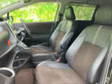 運転席からの眺めは良好。操作性にも優れ、快適なドライブをサポートします。広々とした室内空間も魅力です。