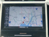 見やすい地図表示で、目的地までの道順をしっかり確認できます。渋滞情報もリアルタイムで表示されるので、よりスムーズな移動が可能です。運転に集中できます。