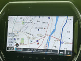 鮮明な地図表示で、初めての道でも安心。周辺施設の情報も確認でき、目的地までスムーズに導いてくれます。