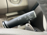 操作しやすいウインカーレバーで、スムーズな車線変更をサポート。オートリターン機能も搭載されており、安全運転をサポートします。