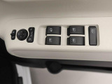 パワーウィンドゥ 運転席ドアスイッチ照明付です。電動格納ミラーも手元でワンモーションで可能です。