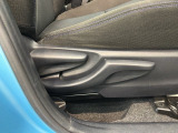 シートハイトアジャスターが付いているので運転姿勢を調整するのに便利ですね。身長に合ったシートポジションは安全運転や疲労軽減にもつながります。