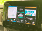 複数の情報を同時に表示できる分割表示機能で、運転中の視認性を高めます。車両情報やナビ、オーディオなどをまとめて確認できます。