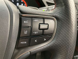 前方の車との車間を設定し、スピードを上げたり緩めたりを自動で行ってくれる追尾式の「レーダークルーズ」。上級装備の一つです!高級車にしかつかない嬉しい機能です。