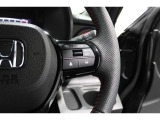 Hondaセンシングの機能のひとつ、アダプティブクルーズコントロール付!アクセルから足を離しても設定したスピードと前車との車間を保ち走行してくれます!車線維持もアシスト☆高速道路で疲労軽減ですね☆