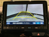 リバースギアに入れるだけで後方の表示へ切り替わります。夜間や雨の日の駐車も楽になりますよ。