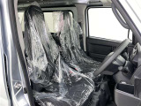 シンプルながら機能性あふれる運転席廻りです。視界性もよく、運転しやすいですよ。