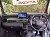 フロントガラスが大きく、ワイドな視界で運転もしやすくなるように、設計されています。