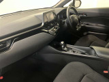 見通しのよいすっきりとした視界で、誰でも運転しやすいです。運転のしやすさは疲れにくさにも繋がりますよ♪