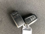 スマートキー2本付き!キーをポケットやカバンに入れておくだけでドアの施錠・開錠やエンジンスタートの操作が簡単です!