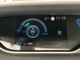 視認性の高いメーターで、運転に必要な情報を的確に把握。運転状況を常に確認でき、安全運転をサポートします。