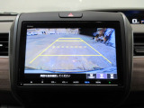 バックカメラの画像です。ガイドラインがスムースな車庫入れをサポートいたします!車庫入れの安心感がアップしますね☆