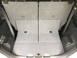 トランクスペースです☆いろいろな使用方法がありますね!シートを倒すと大きな荷物や長い荷物などたくさん積めますよ☆たくさんの荷物や思い出をこのMAZDA3に積んでください☆