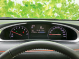 運転に必要な情報を一目で確認できるメーター。運転状況を的確に把握し、安全運転をサポートします。視認性の高いデザインです。