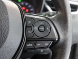 アダプティブクルーズコントロール機能付きです。走行中に先行車の様子を検知しながら、設定した車速の範囲内で先行車との距離のキープを支援します。詳細は販売店スタッフまでおたずねください。