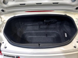 積み下ろしのしやすいデッキにはたっぷりと荷物を積み込んでいただけます。遊びから仕事まで、様々なシーンで頼れます♪