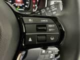 【アダプティブ・クルーズ・コントロール】予め設定した車速内でクルマが自動的に加減速。 前走車との適切な車間距離を維持しながら追従走行し、高速道路でのドライバーの疲労を軽減してくれる嬉しい機能付♪