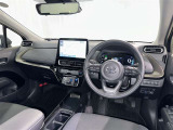 運転席まわりです。 各操作スイッチは使いやすい位置に配置されてます。