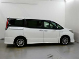 この度は、当社の展示車をご覧いただきまして、誠に有難うございます。自信をもってお勧めできる車となりますので、ごゆっくりご覧頂きたいと思います。