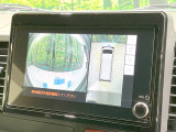 【マルチテレインモニター】車のフロントやサイドのカメラ画像を同時にモニター表示することで、悪路や狭い道を走行時でも周囲の状況確認ができ安心!本格SUVにうれしい装備です♪