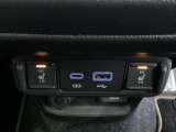 シートヒーター付き。直接体を温めてくれるので寒い日の運転も快適です