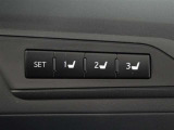 運転席のパワーシートは3名様分までメモリー機能付きです。