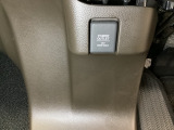 アクセサリーソケットはUSBのアダプターなどをつければ、スマホの充電にも使えます。