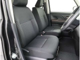 見えないところまで徹底洗浄!中古車をキレイで気持ちよくお乗りいただけるよう、トヨタ認定中古車はしっかりクリーニング。エンジンルームやシートを外した洗浄まで目に見えないところまで徹底的に洗浄しています。