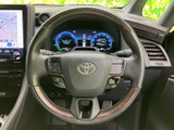 握りやすいステアリングは、運転操作をスムーズにします。操作性にも優れ、快適なドライビングをサポートします。