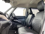 運転席からの視界は良好。操作性にも優れており、運転に集中できます。安全運転をサポートする快適な空間です。