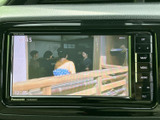 移動時間も充実。停車中なら、TV視聴でリラックスした時間を過ごせます。様々なコンテンツをお楽しみください。