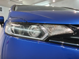 LEDヘッドライトは、点灯の瞬間から最大光量を発揮し、突然暗くなるトンネルなどでの安定感を高めます。