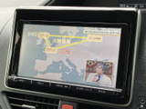 停車中には、TVの視聴を楽しめます。休憩時間などに、ニュースやドラマを鑑賞できます。(※運転中の視聴は法律で禁止されています)。