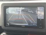 後方の状況を画面で確認できるバックモニター。狭い場所での駐車や車庫入れを安全かつスムーズに行えます。