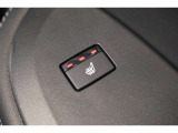 シートヒーターは後部座席にも装備されております!