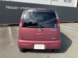 後部座席はプライバシーガラスとなっています。座っている人や置いてある荷物が見えにくくなっているのでプライバシーの確保が出来ます。ぜひ見て確認してみて下さい