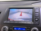 【バックカメラ】運転が苦手な方も車庫入れラクラクです!ギアをリバースに入れれば自動的にモニターが切り換わりますので、面倒な操作は不要です。狭い駐車場もお車を傷つけず安心です!