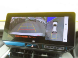 バックカメラの他に上から見下ろしたような画像が見れるアラウンド(全方位)モニター。前後左右を把握できます!