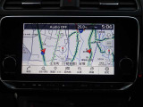 【ナビ】メーカーSDナビ付きです。目的地を設定すれば初めての場所でも簡単に行くことができます。もちろん音楽だって聴けちゃいます♪
